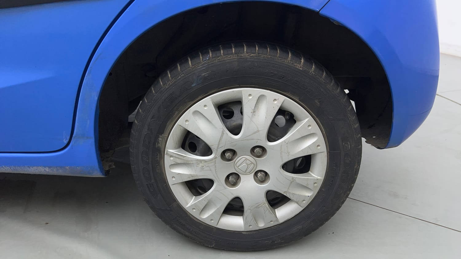 Used 2013 Honda Brio S MT Petrol Manual tyres LEFT REAR TYRE RIM VIEW