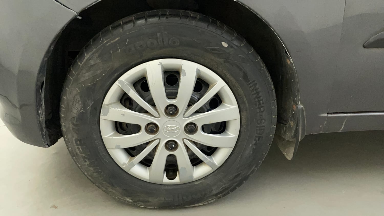 Used 2013 Hyundai i10 Magna 1.2 Kappa2 Petrol Manual tyres LEFT FRONT TYRE RIM VIEW