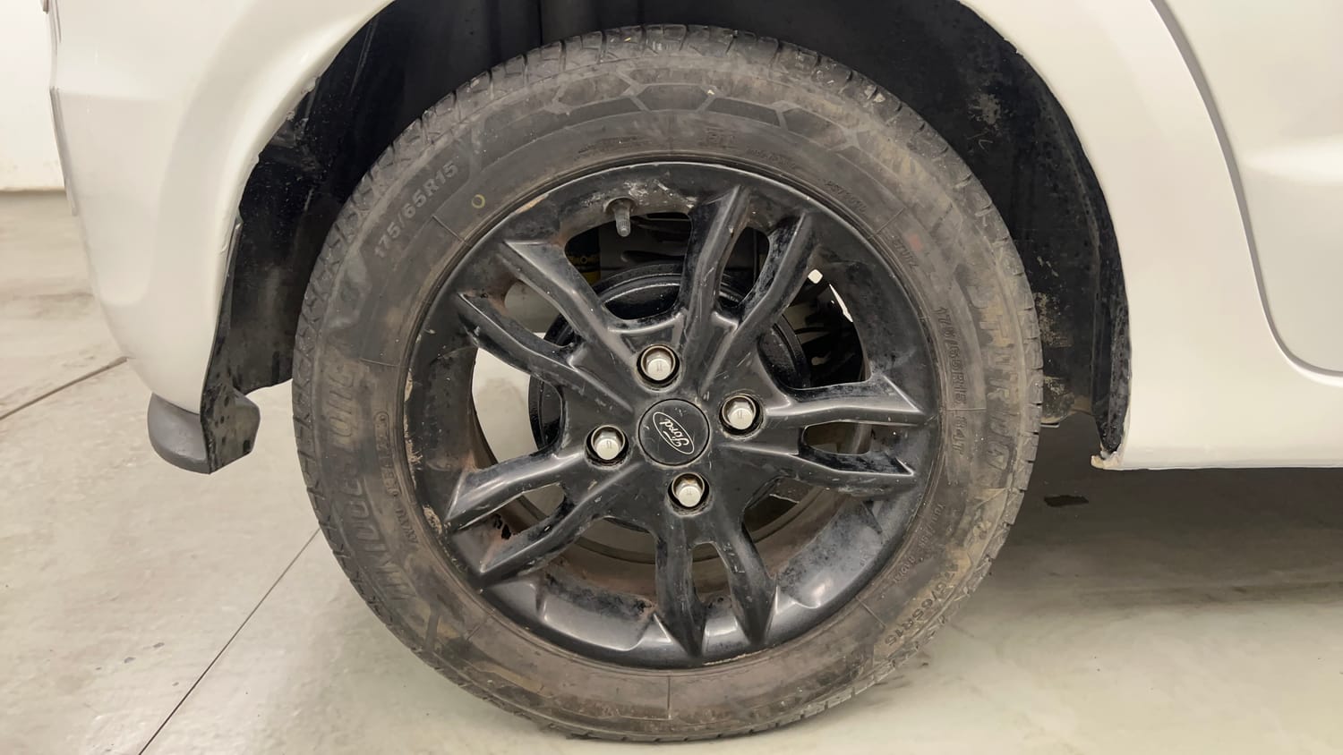 Used 2017 Ford Figo Titanium 1.2 Ti-VCT Petrol Manual tyres RIGHT REAR TYRE RIM VIEW