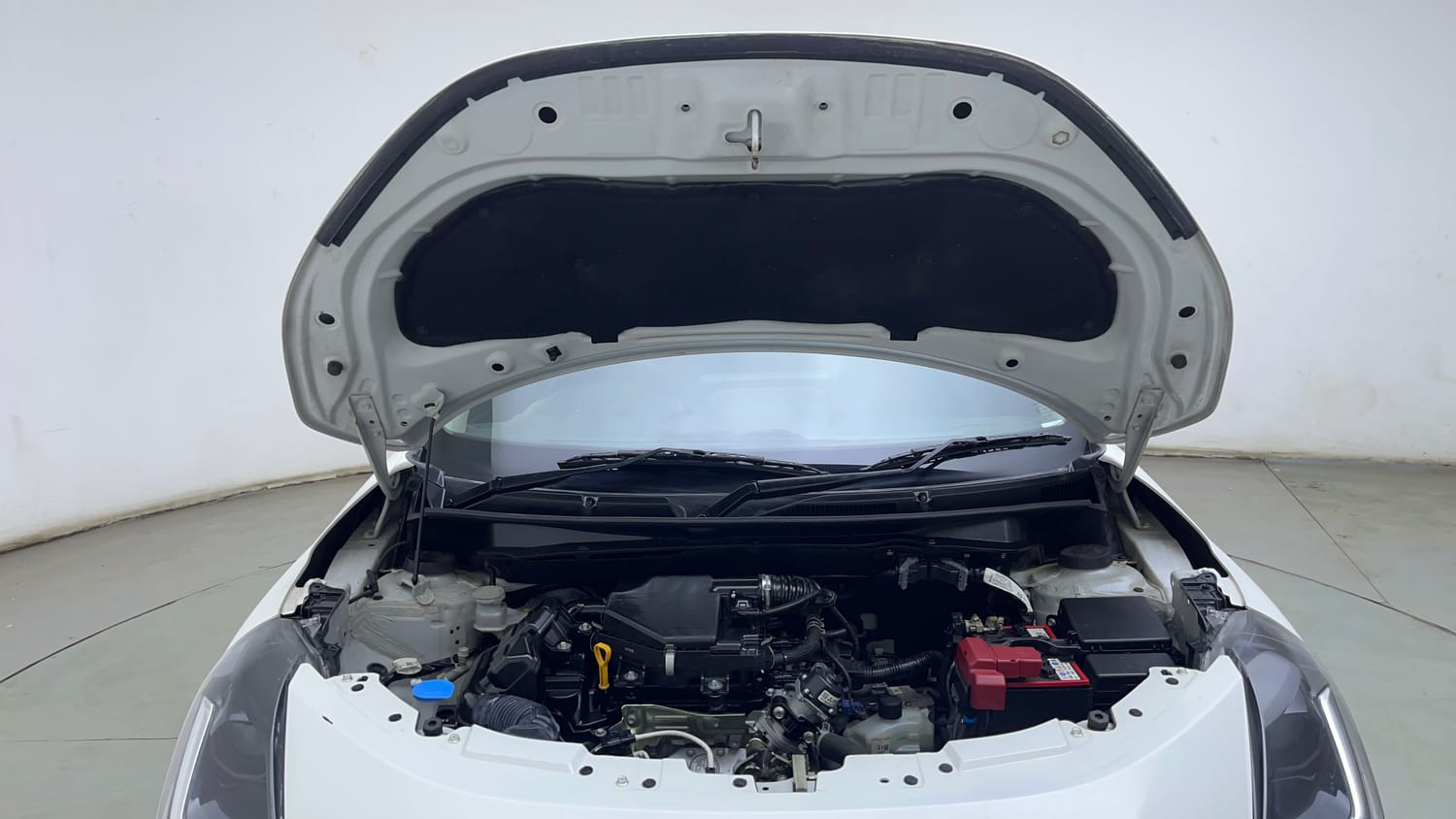 Used 2025 Maruti Suzuki Swift VXi (O) AMT Petrol Automatic engine ENGINE & BONNET OPEN FRONT VIEW