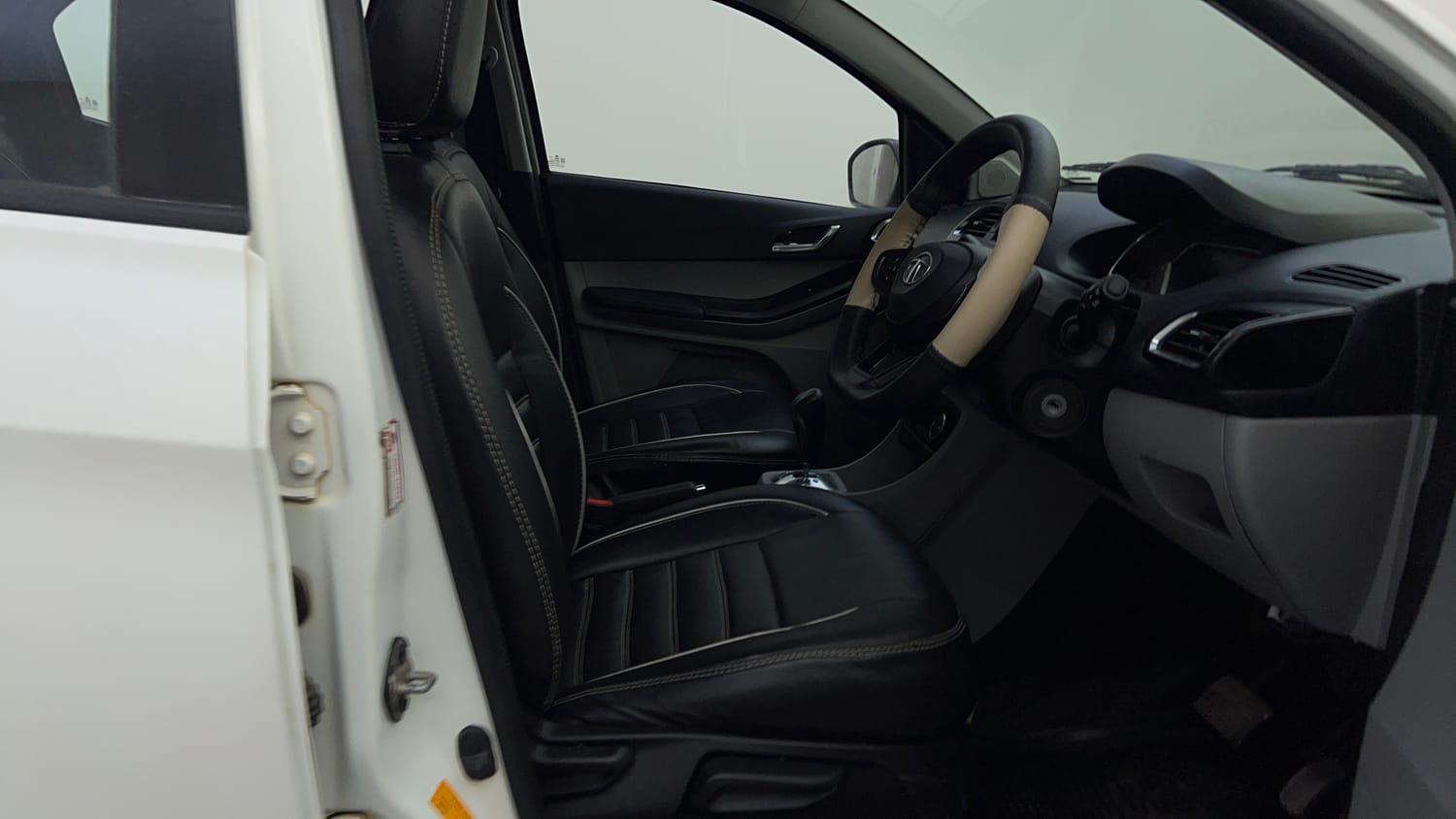 Used 2020 Tata Tiago XZA Plus Dual Tone Petrol Automatic interior RIGHT SIDE FRONT DOOR CABIN VIEW