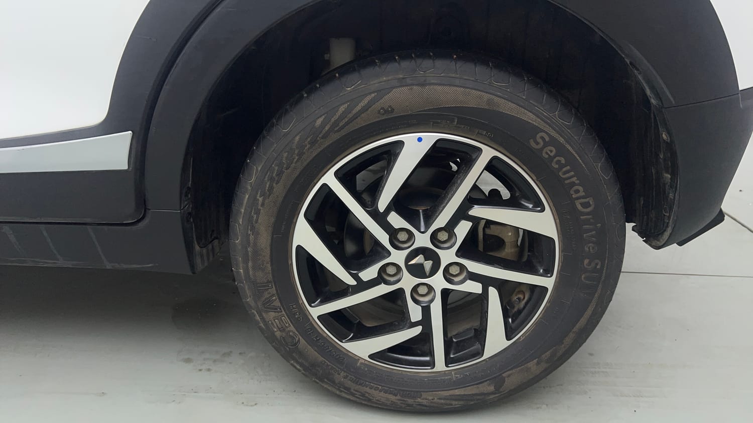 Used 2025 Mahindra XUV 3XO AX5 1.2 Petrol Petrol Manual tyres LEFT REAR TYRE RIM VIEW