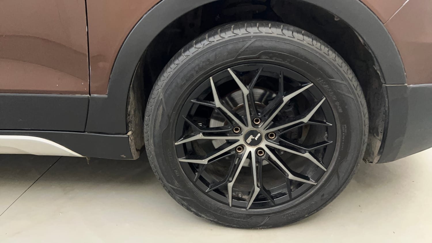Used 2016 Maruti Suzuki S-Cross Delta 1.6 Diesel Manual tyres RIGHT FRONT TYRE RIM VIEW