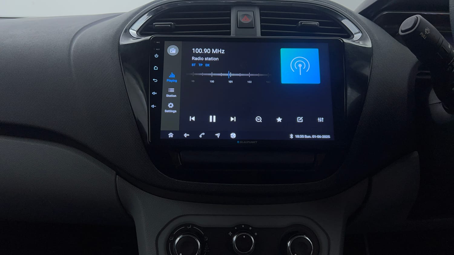 Used 2020 Tata Tiago XT Petrol Manual top_features Integrated (in-dash) music system
