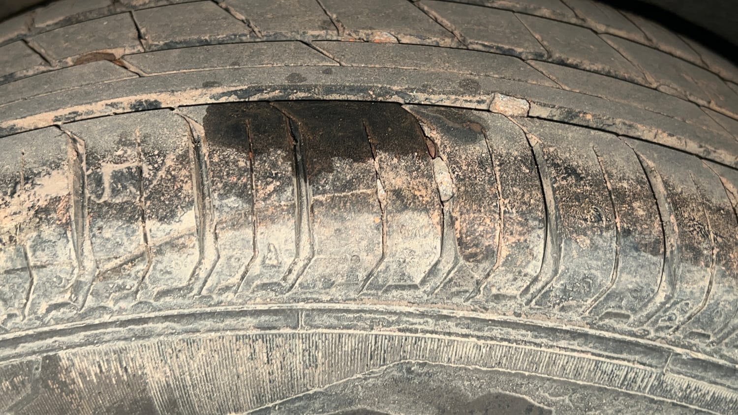 Used 2024 Tata Punch Pure MT Petrol Manual tyres RIGHT REAR TYRE TREAD VIEW
