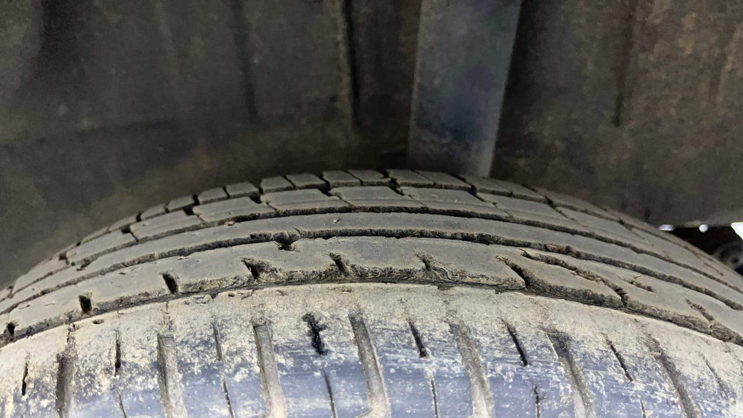 Used 2015 Renault Kwid RXT Petrol Manual tyres LEFT REAR TYRE TREAD VIEW