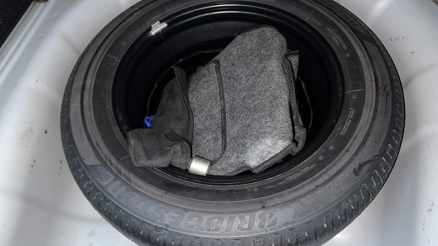 Used 2017 Hyundai Verna SX (O) 1.6 VTVT AT Petrol Automatic tyres SPARE TYRE VIEW