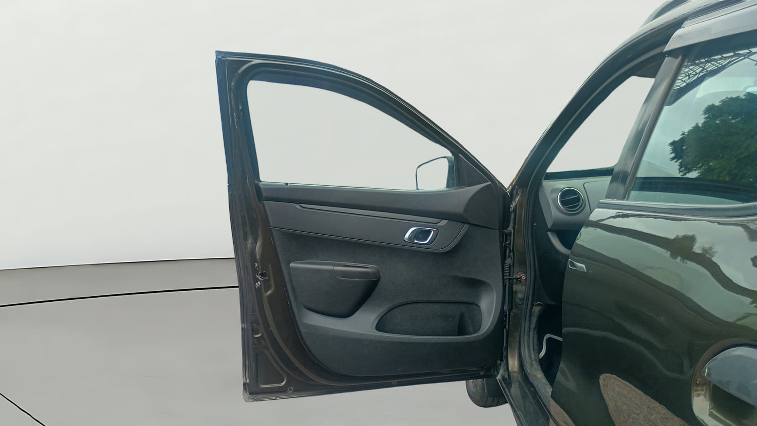 Used 2019 Renault Kwid RXT Opt Petrol Manual interior LEFT FRONT DOOR OPEN VIEW