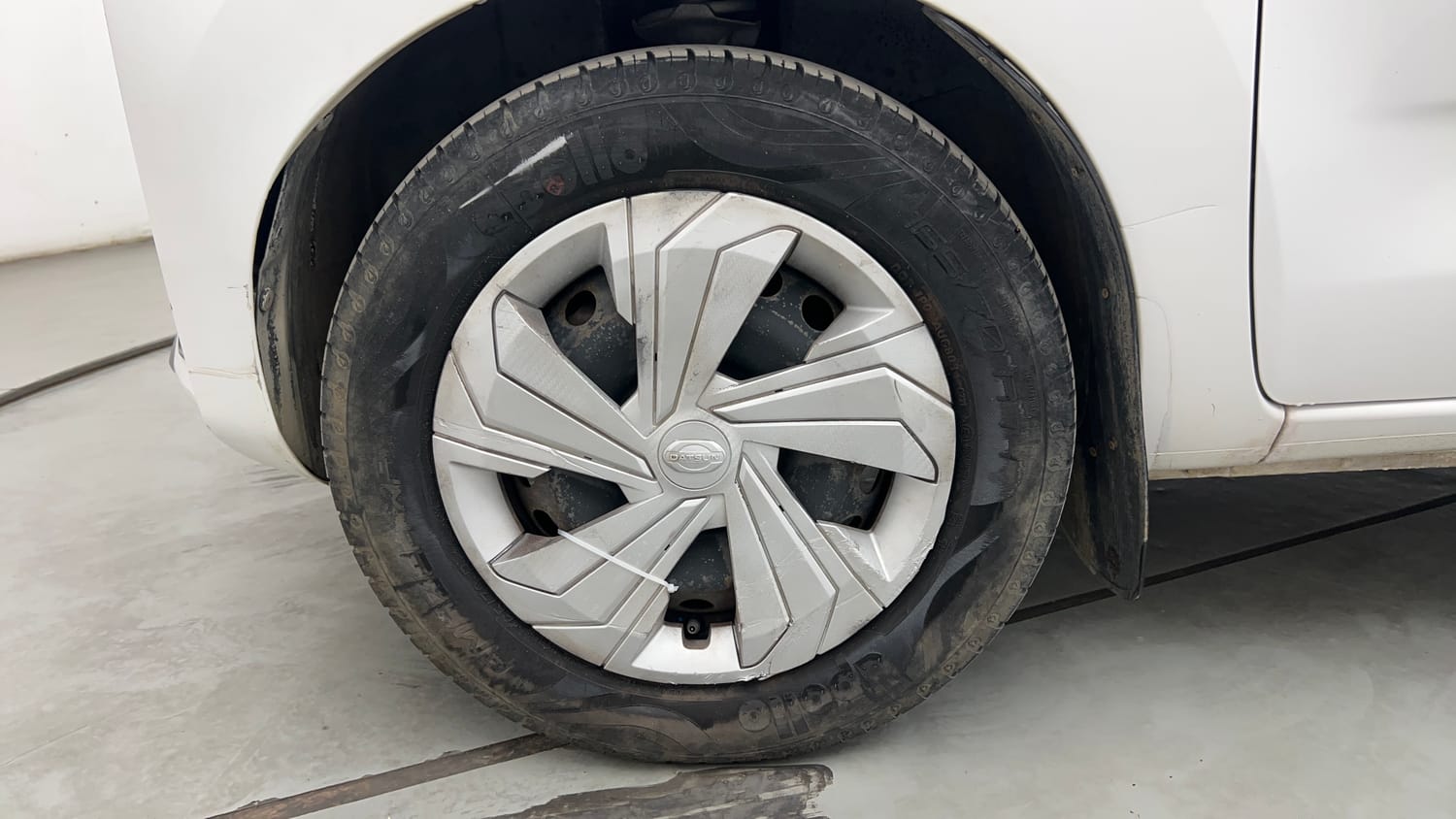 Used 2021 Datsun Redi-GO T(O) 1.0 AMT Petrol Automatic tyres LEFT FRONT TYRE RIM VIEW