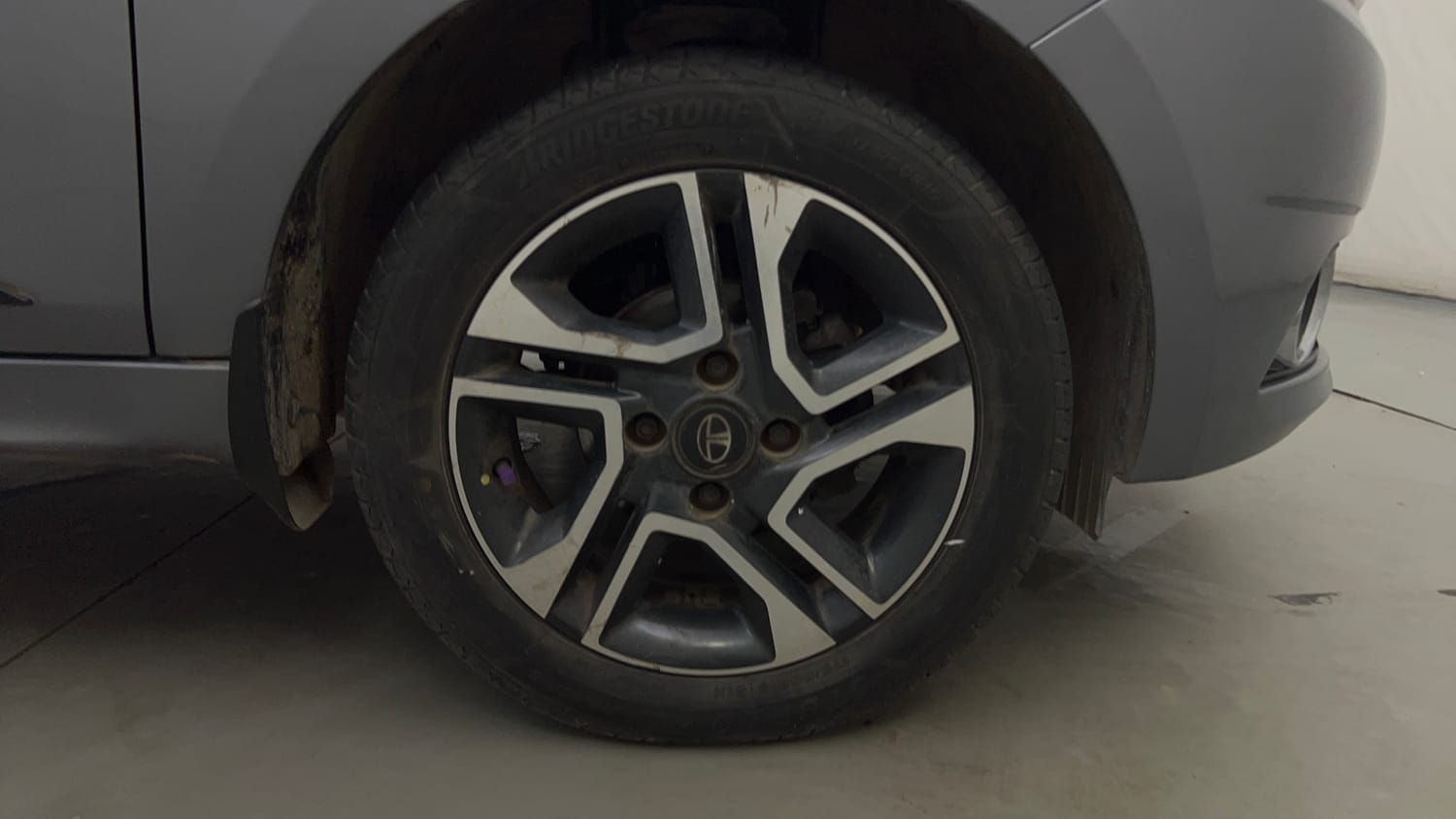 Used 2019 Tata Tiago Revotron XZA Plus Petrol Automatic tyres RIGHT FRONT TYRE RIM VIEW
