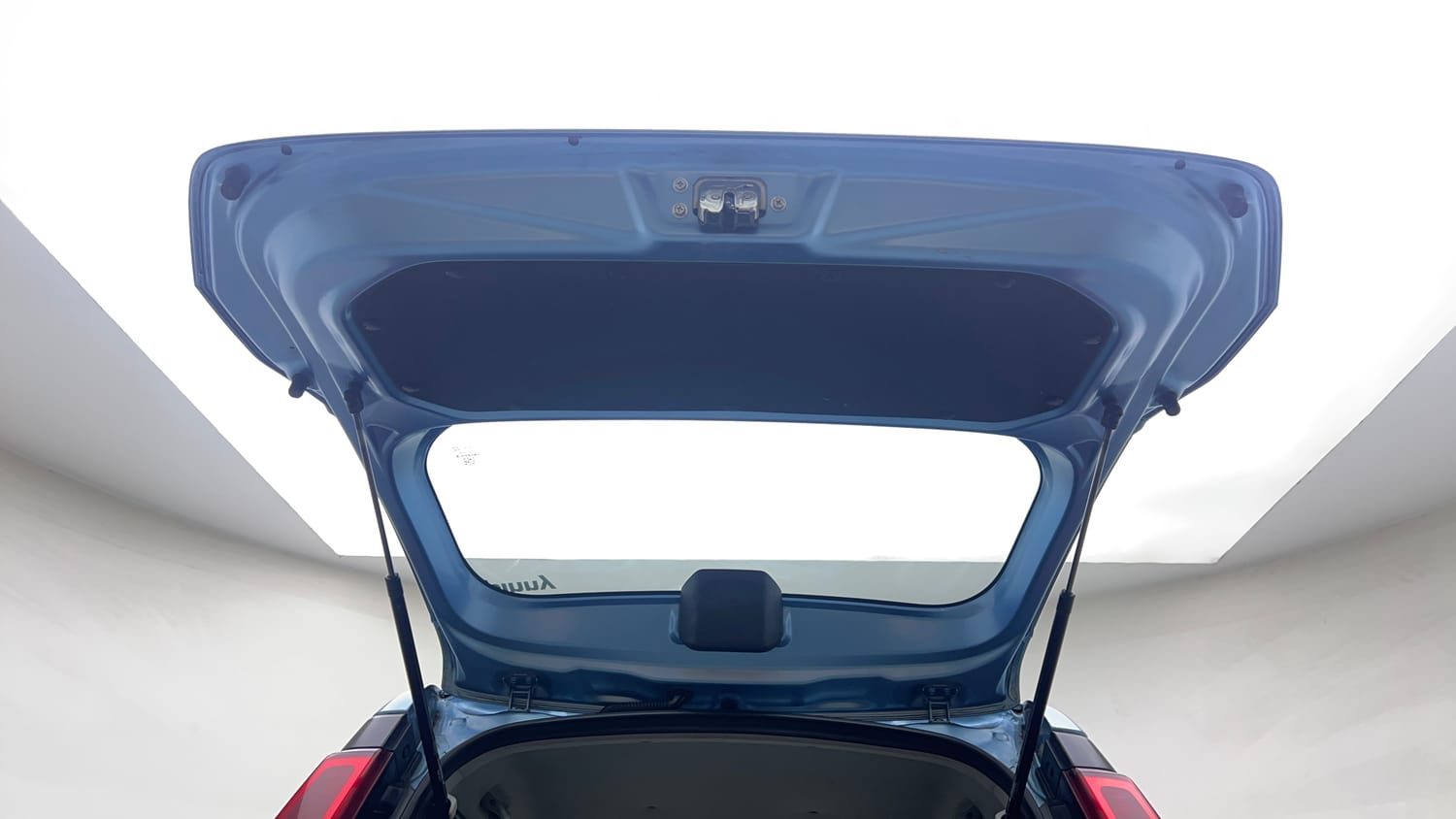 Used 2020 Maruti Suzuki Wagon R VXi 1.2 Petrol Manual interior DICKY DOOR OPEN VIEW