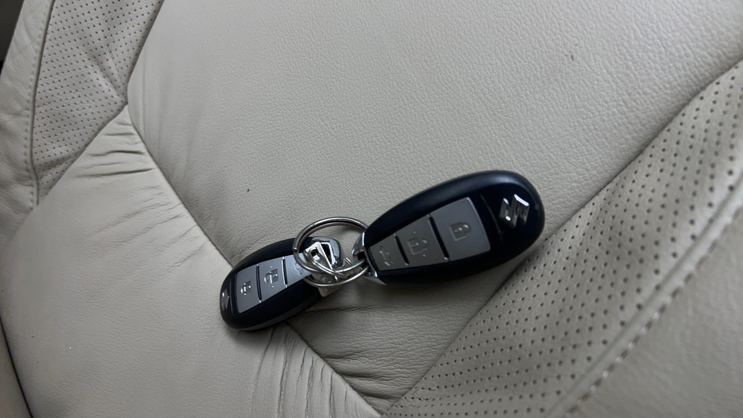Used 2022 Maruti Suzuki Ciaz Alpha 1.5 AT Petrol Automatic extra CAR KEY VIEW