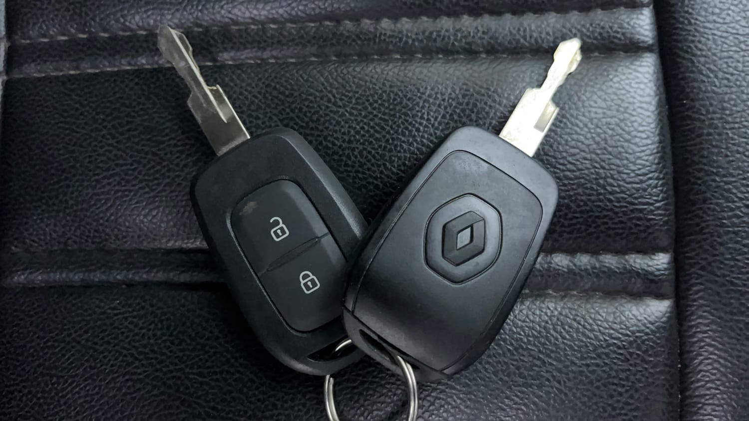 Used 2015 Renault Kwid RXT Petrol Manual extra CAR KEY VIEW
