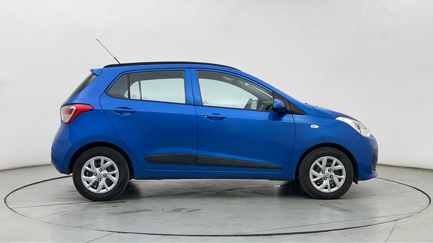 Used 2019 Hyundai Grand i10 Magna 1.2 Kappa VTVT Petrol Manual exterior RIGHT SIDE VIEW