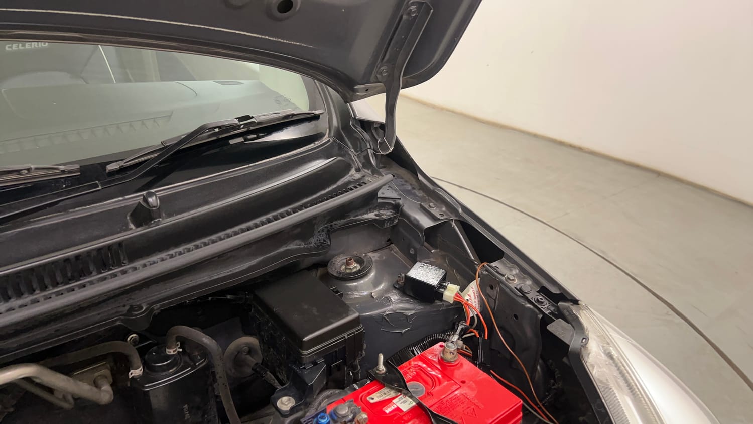 Used 2016 Maruti Suzuki Celerio VXi AMT Petrol Automatic engine ENGINE LEFT SIDE HINGE & APRON VIEW