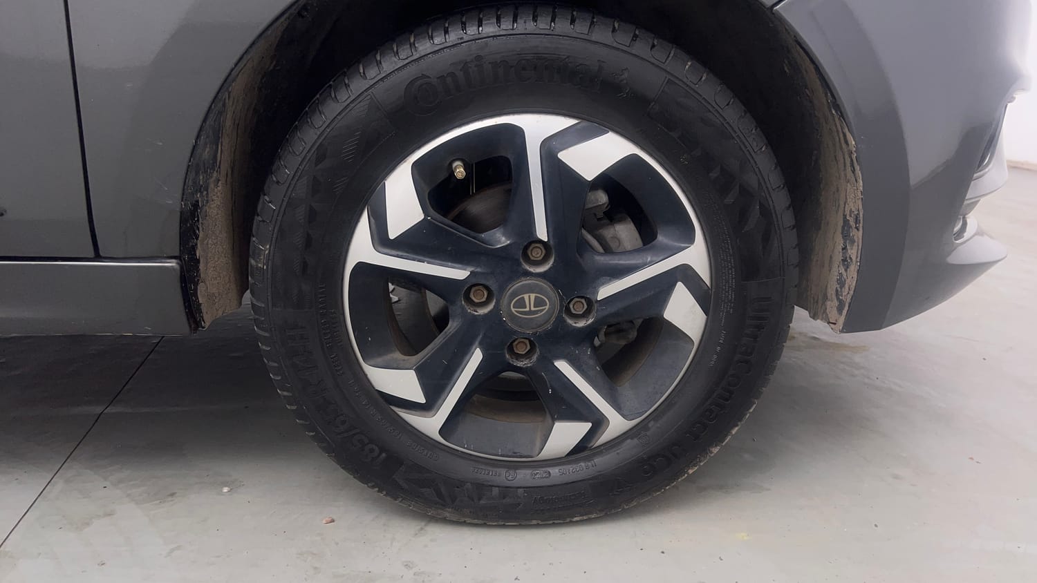 Used 2020 Tata Tiago XT Petrol Manual tyres RIGHT FRONT TYRE RIM VIEW