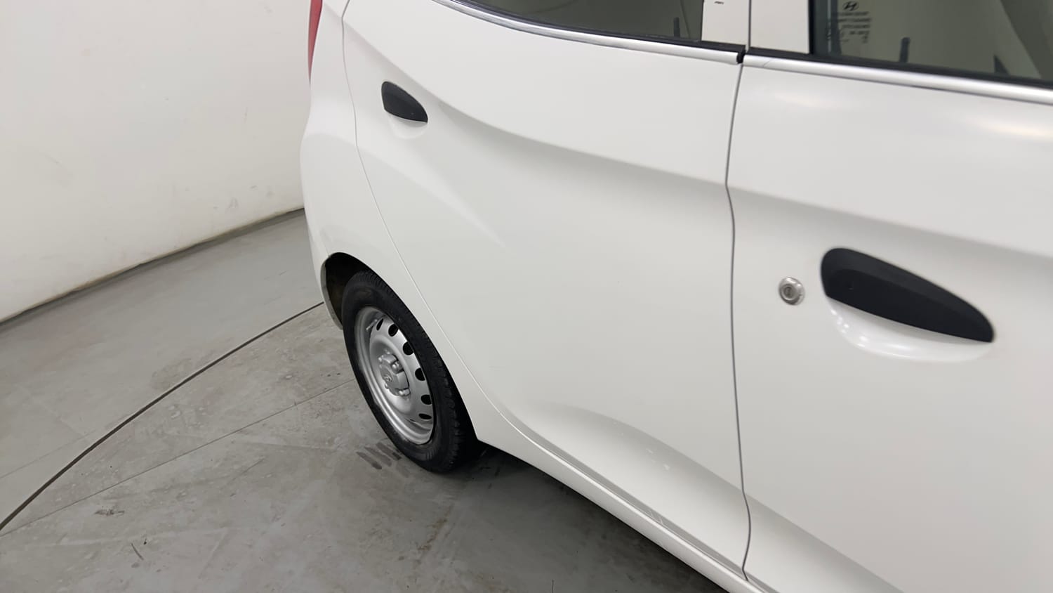 Used 2018 Hyundai Eon Era + Petrol Manual dents MINOR SCRATCH