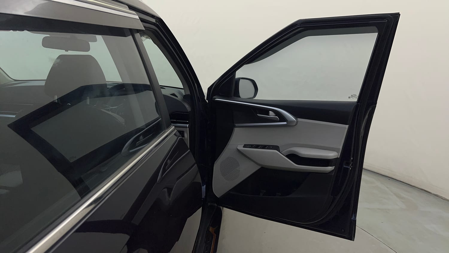 Used 2022 Kia Carens Prestige Plus 1.4 Petrol MT 7 STR Petrol Manual interior RIGHT FRONT DOOR OPEN VIEW