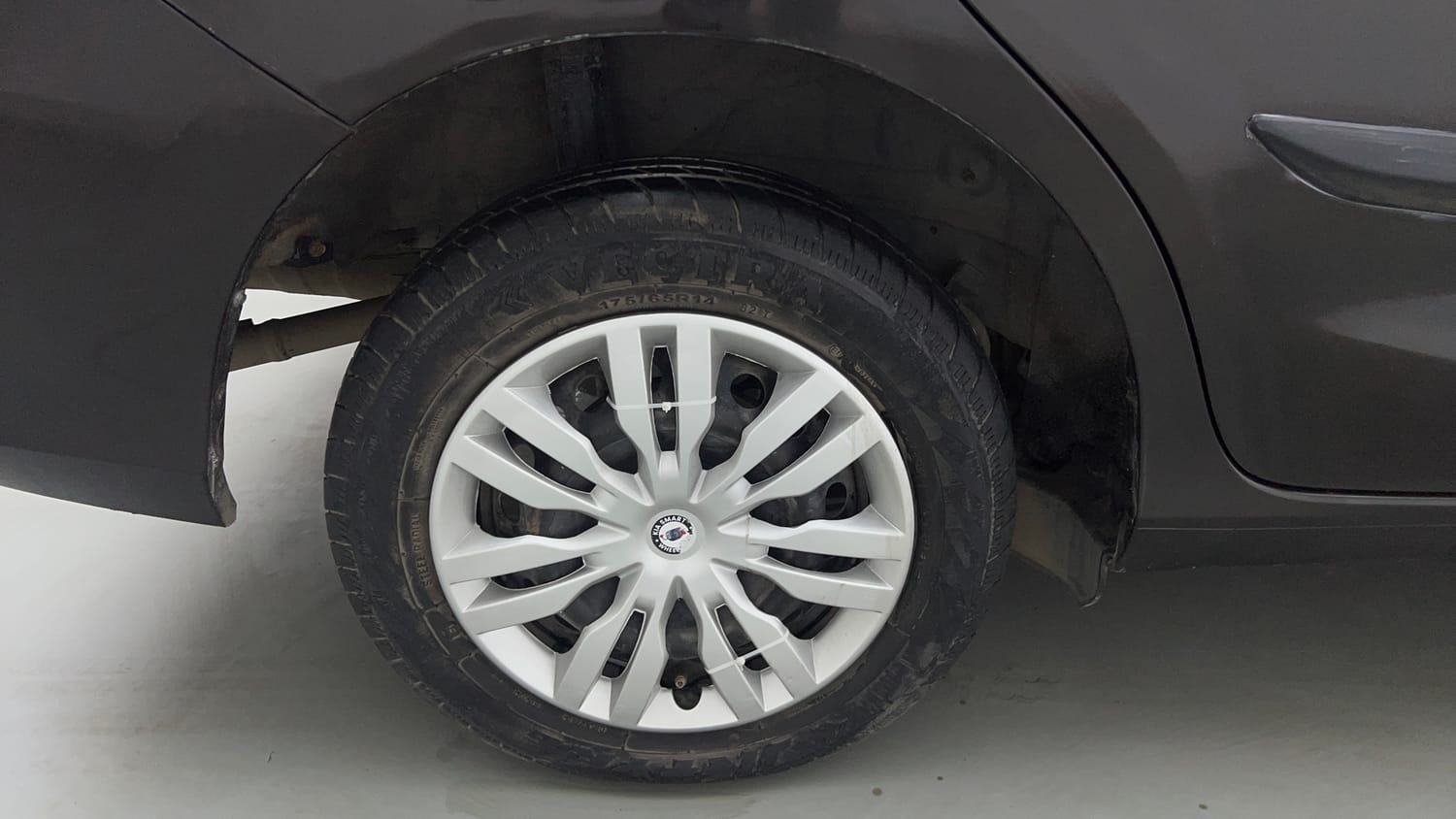 Used 2020 Honda Amaze 1.2 S MT Petrol Petrol Manual tyres RIGHT REAR TYRE RIM VIEW