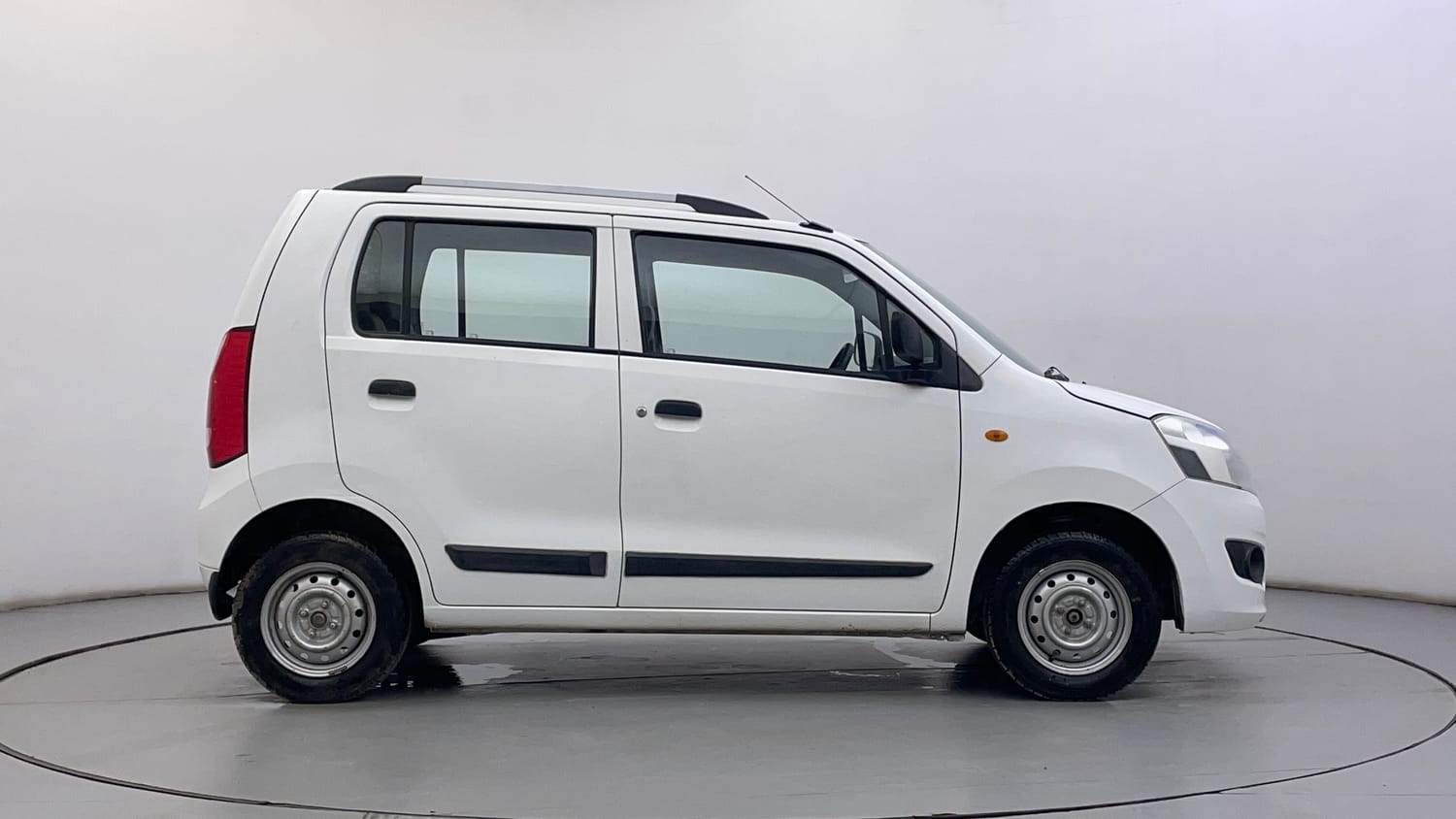 Used 2013 Maruti Suzuki Wagon R LXI Petrol Manual exterior RIGHT SIDE VIEW