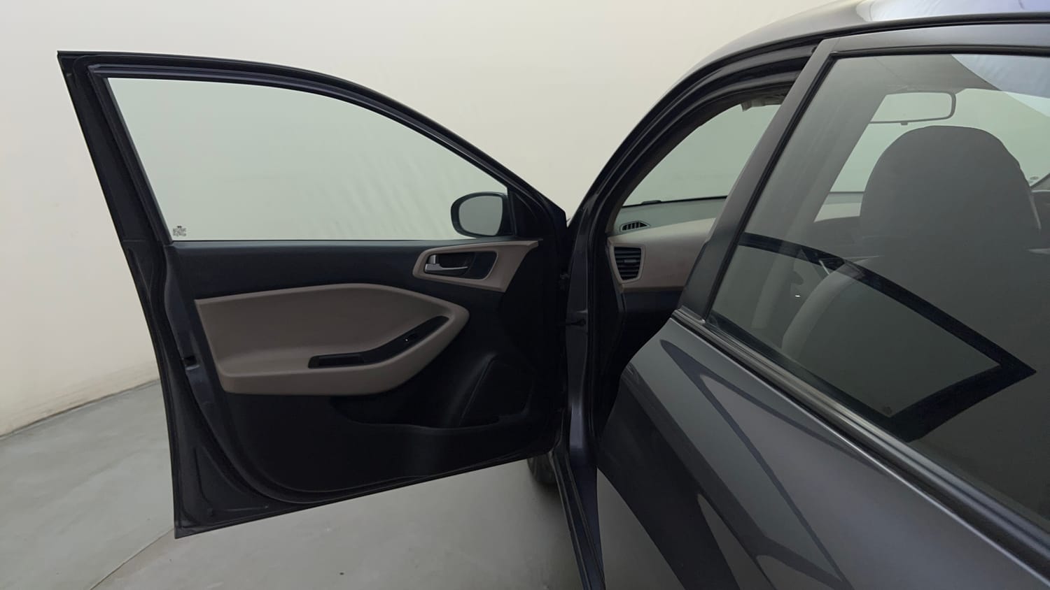 Used 2018 Hyundai Elite i20 Sportz 1.2 Petrol Manual interior LEFT FRONT DOOR OPEN VIEW