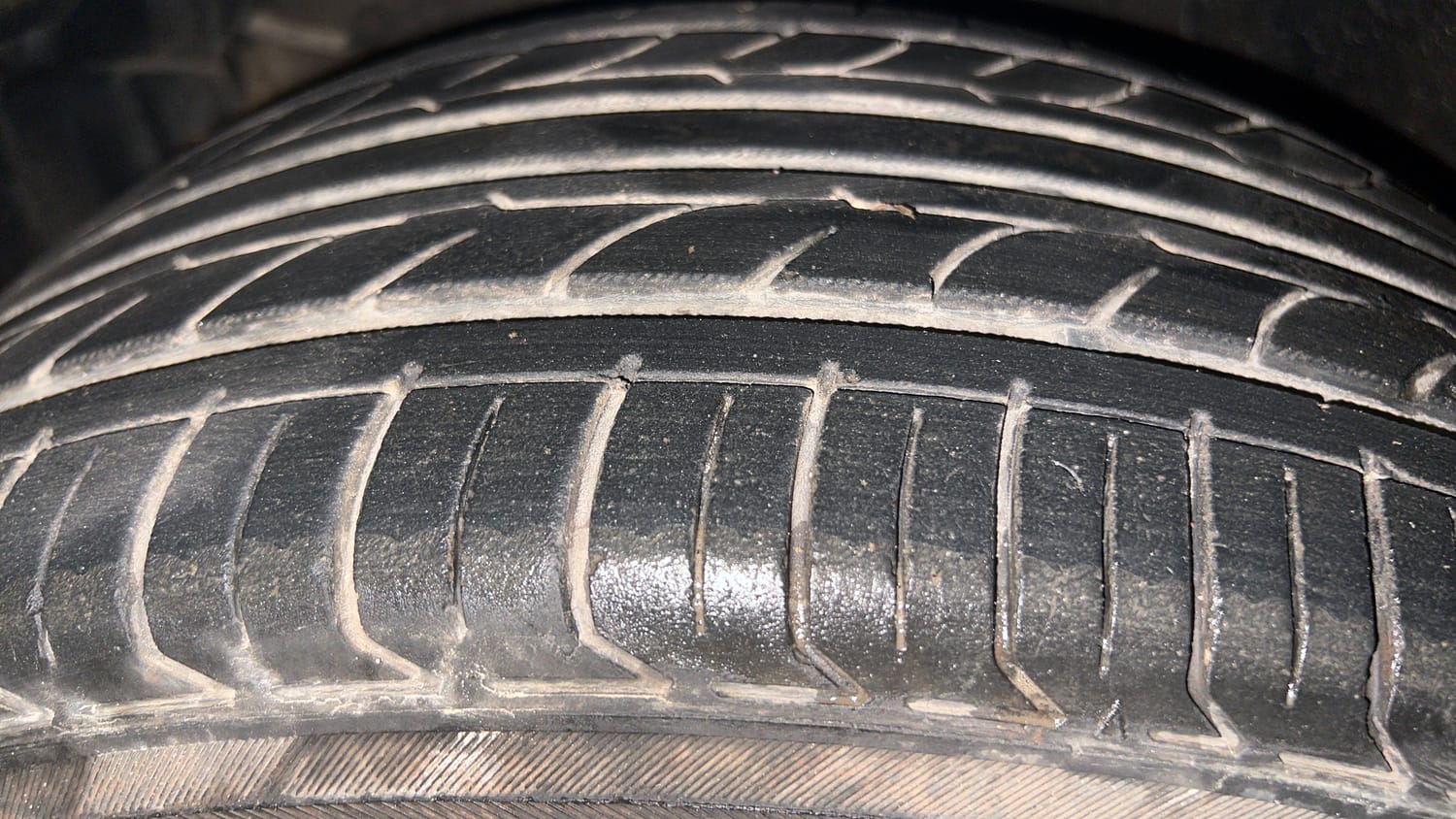 Used 2016 Maruti Suzuki S-Cross Delta 1.6 Diesel Manual tyres LEFT FRONT TYRE TREAD VIEW