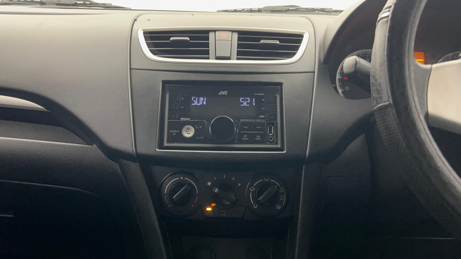 Used 2013 Maruti Suzuki Swift VXi Petrol Manual interior MUSIC SYSTEM & AC CONTROL VIEW