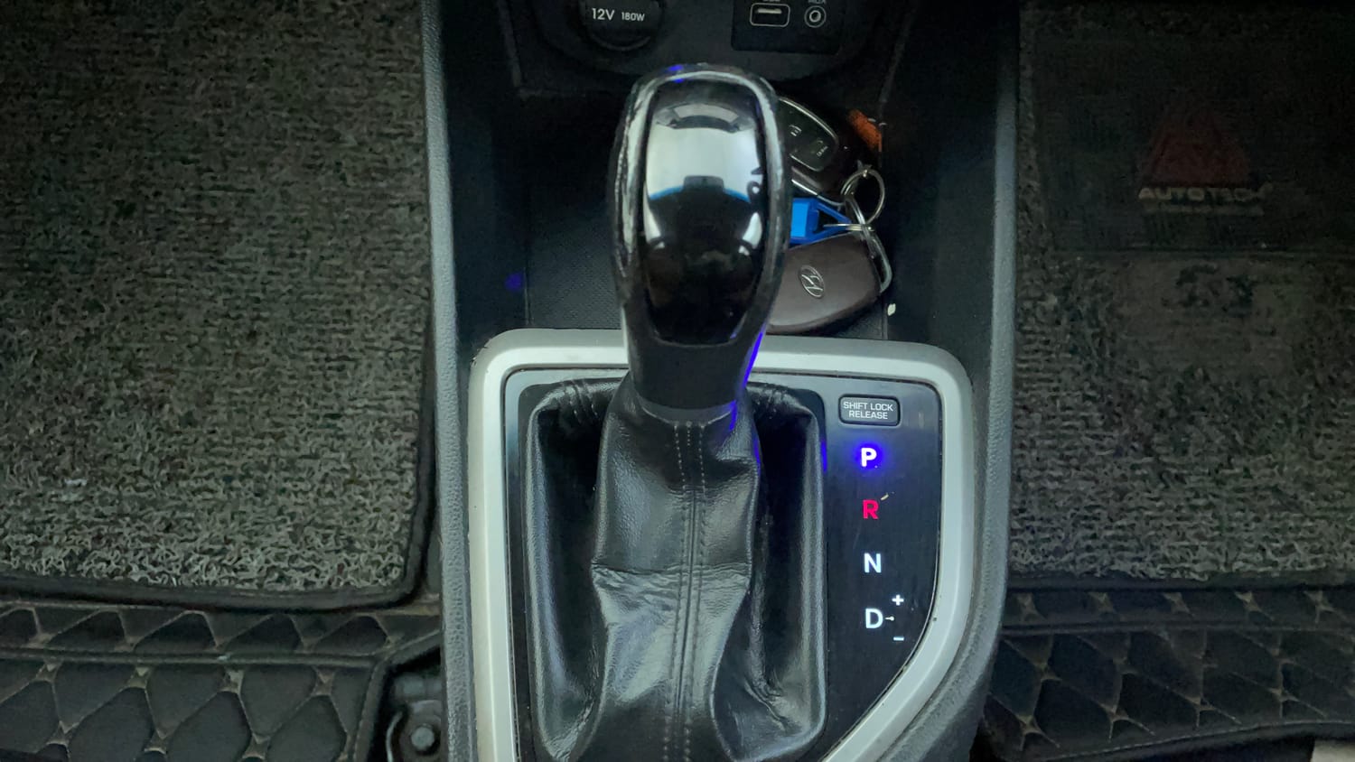 Used 2018 Hyundai Creta SX Plus 1.6 AT CRDI Diesel Automatic interior GEAR  KNOB VIEW