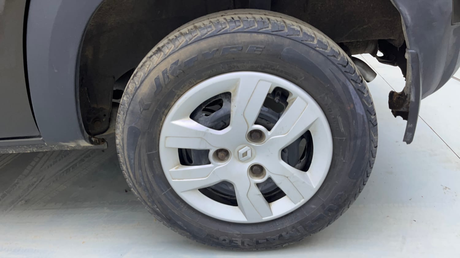 Used 2015 Renault Kwid RXT Petrol Manual tyres LEFT REAR TYRE RIM VIEW