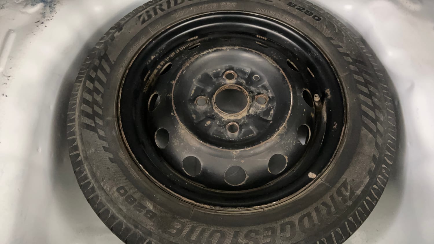 Used 2019 Hyundai Eon Magna + Petrol Manual tyres SPARE TYRE VIEW