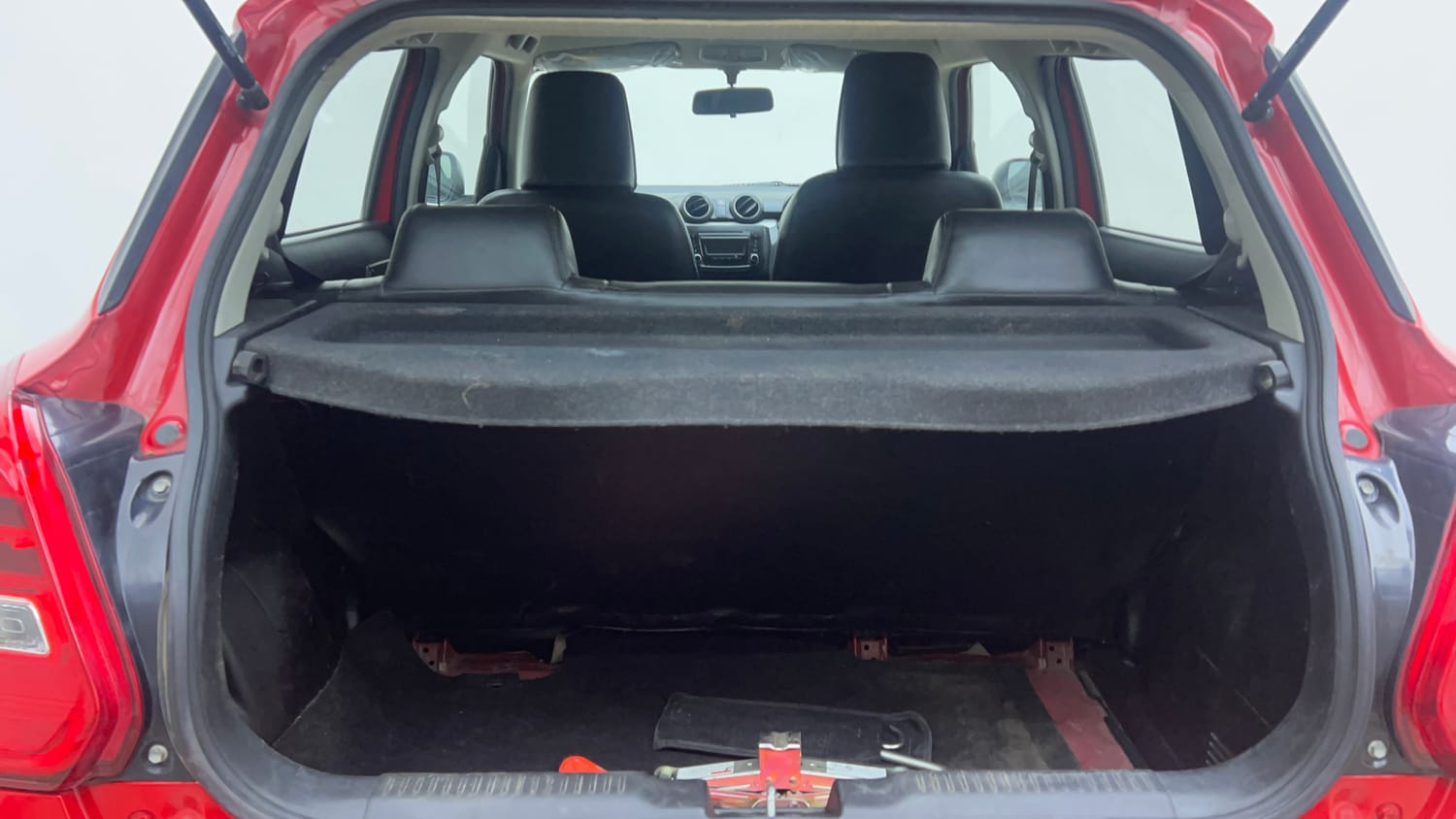 Used 2019 Maruti Suzuki Swift VDi Diesel Manual interior DICKY INSIDE VIEW