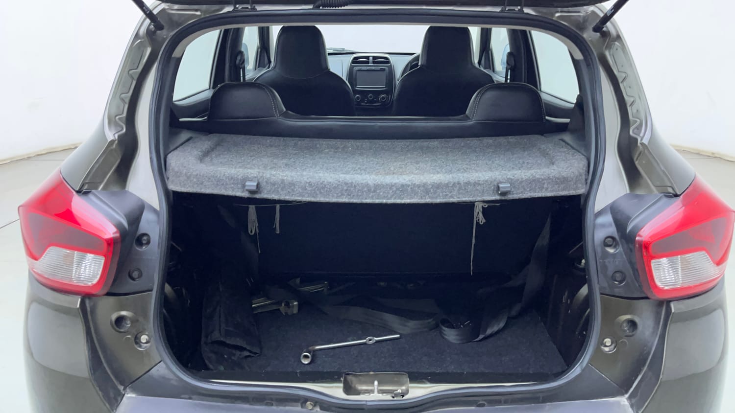 Used 2015 Renault Kwid RXT Petrol Manual interior DICKY INSIDE VIEW