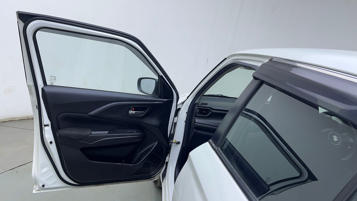 Used 2025 Maruti Suzuki Swift VXi (O) AMT Petrol Automatic interior LEFT FRONT DOOR OPEN VIEW