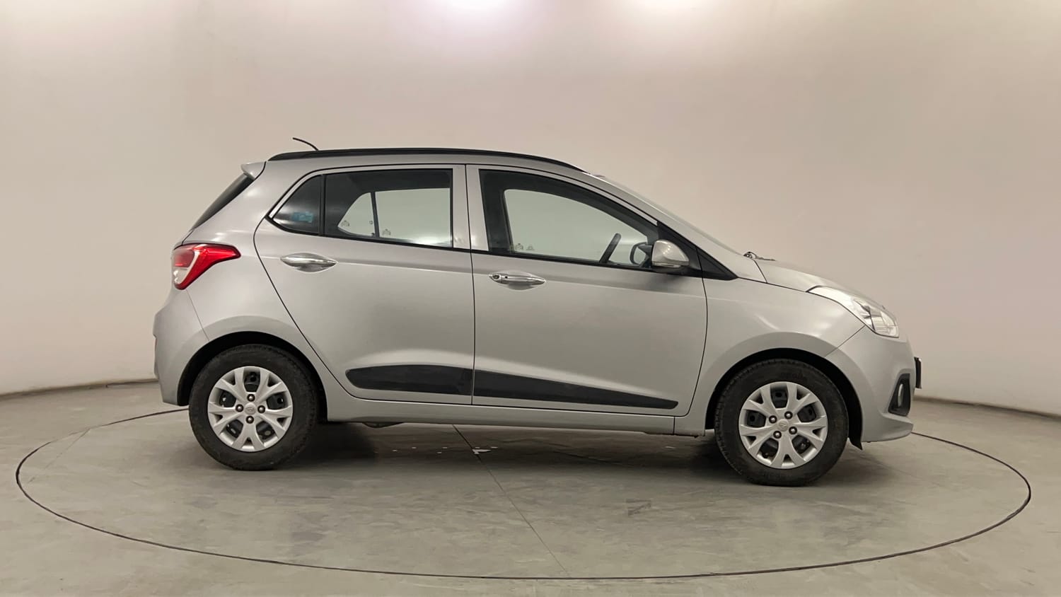 Used 2014 Hyundai Grand i10 Sportz 1.2 Kappa VTVT Petrol Manual exterior RIGHT SIDE VIEW
