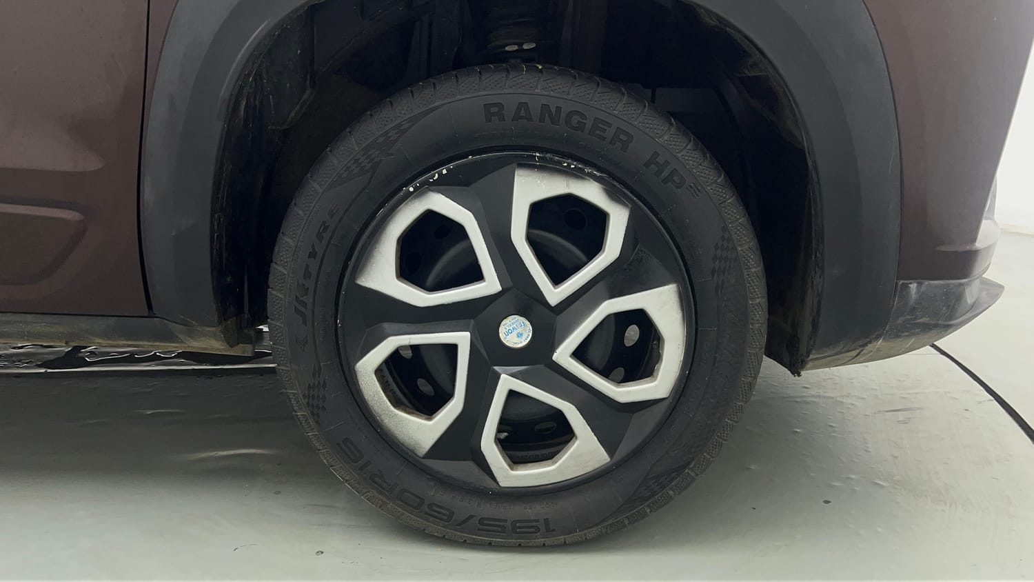 Used 2021 Renault Kiger RXT 1.0 Turbo MT Petrol Manual tyres RIGHT FRONT TYRE RIM VIEW