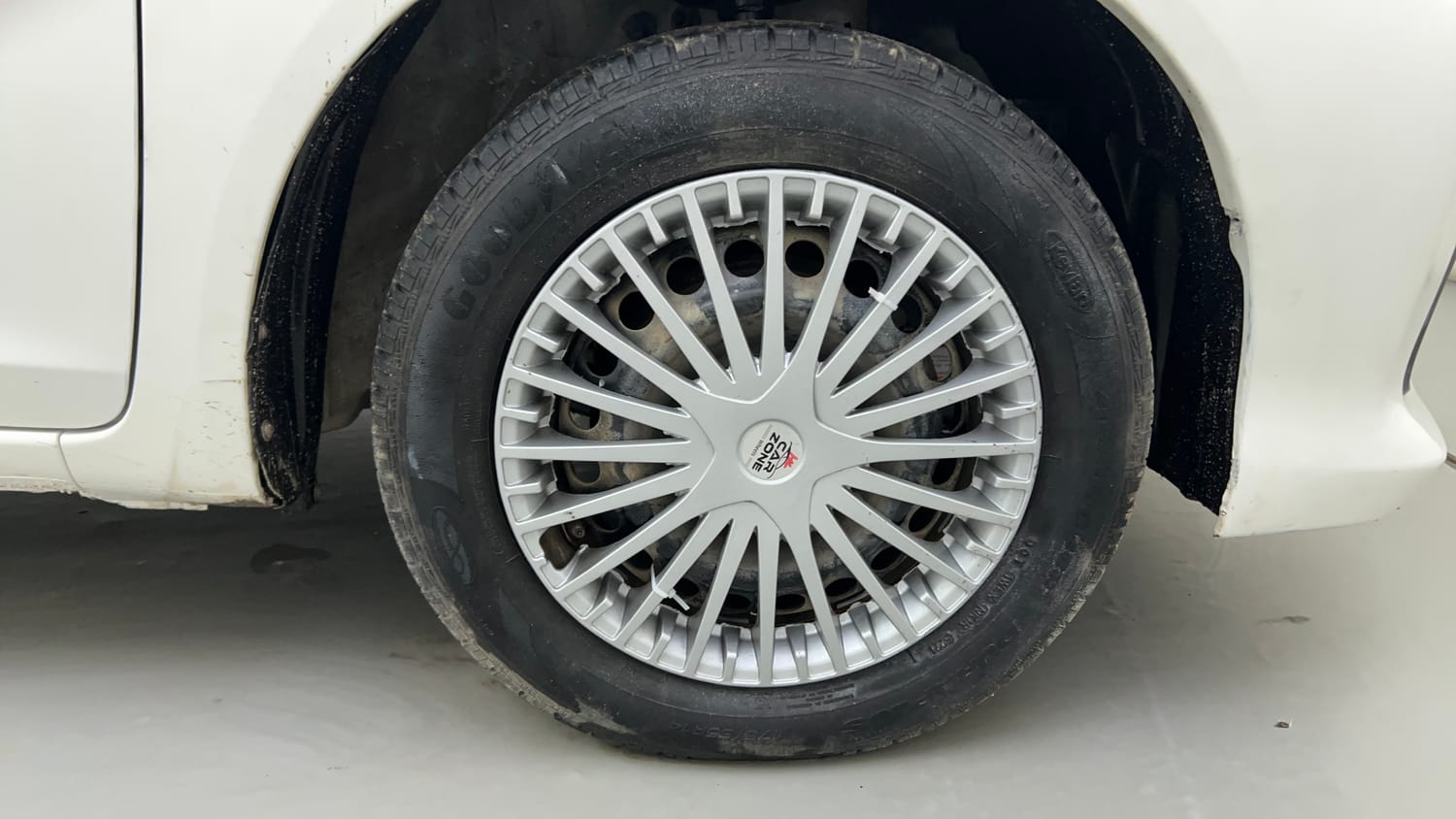 Used 2016 Honda Amaze 1.2 SX i-VTEC Petrol Manual tyres RIGHT FRONT TYRE RIM VIEW