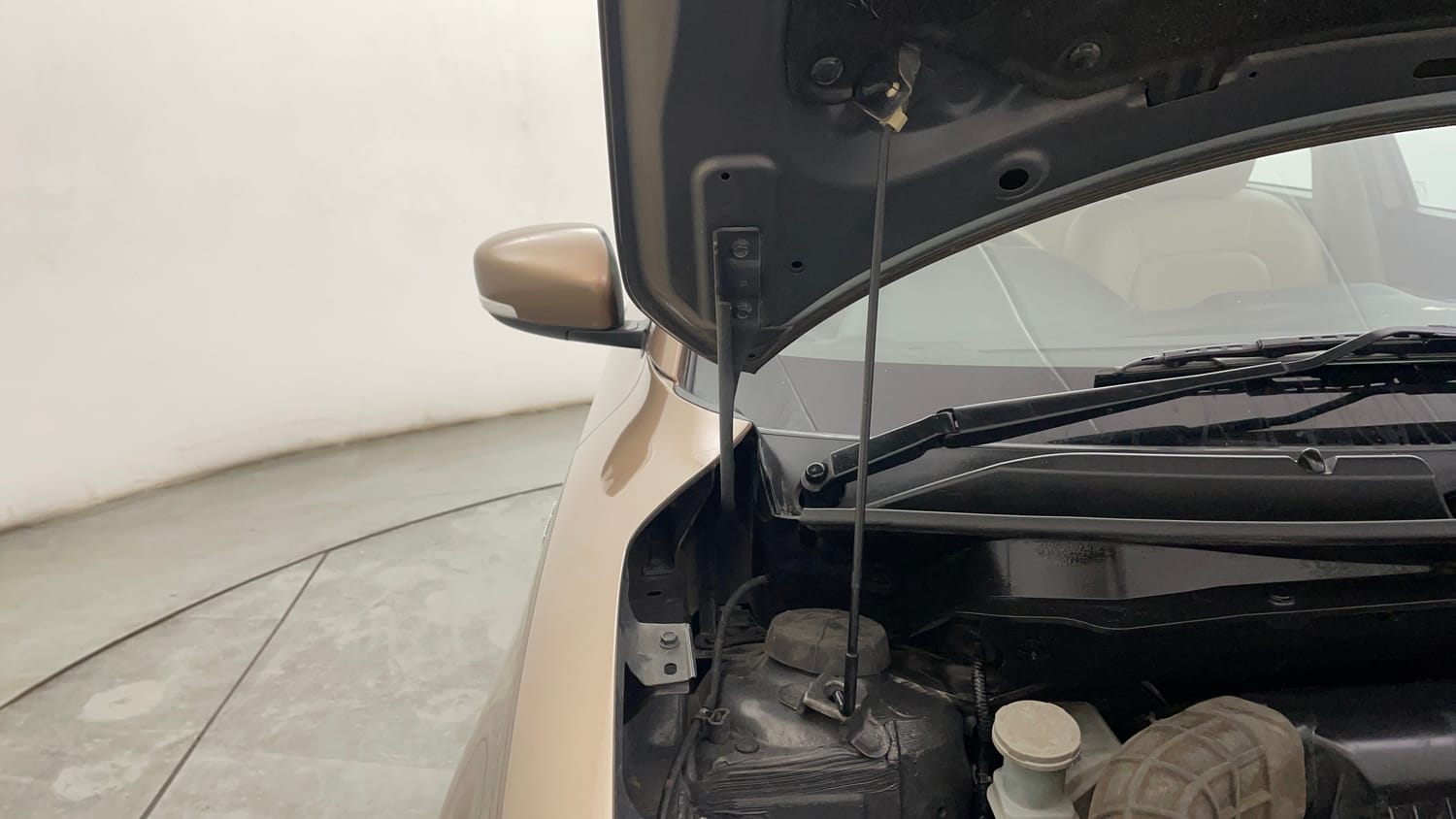 Used 2018 Maruti Suzuki Dzire VXi AMT Petrol Automatic engine ENGINE RIGHT SIDE HINGE & APRON VIEW