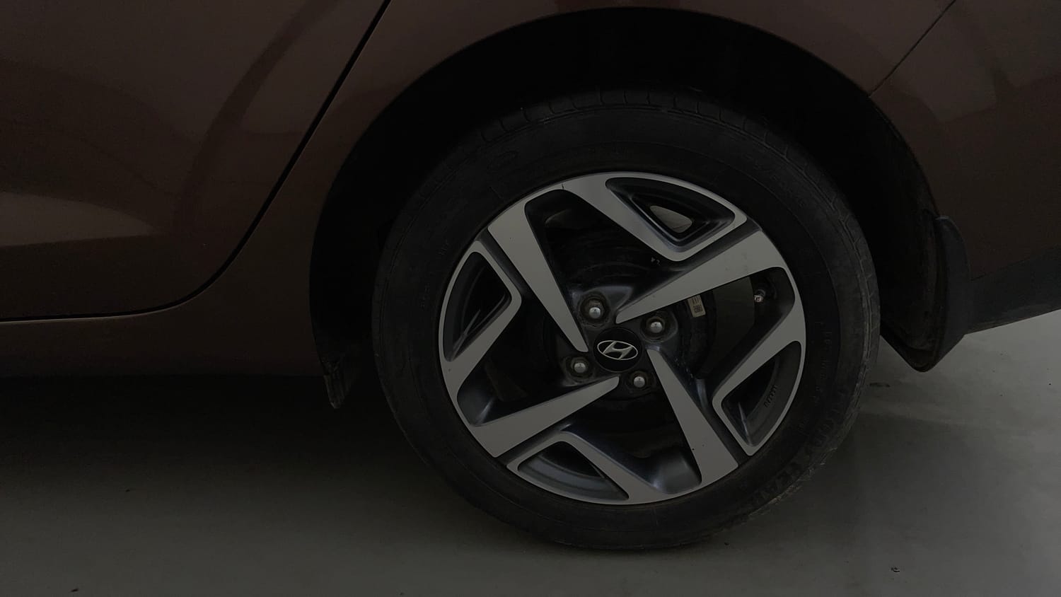 Used 2020 Hyundai Aura SX Plus 1.2 AMT Petrol Petrol Automatic tyres LEFT REAR TYRE RIM VIEW