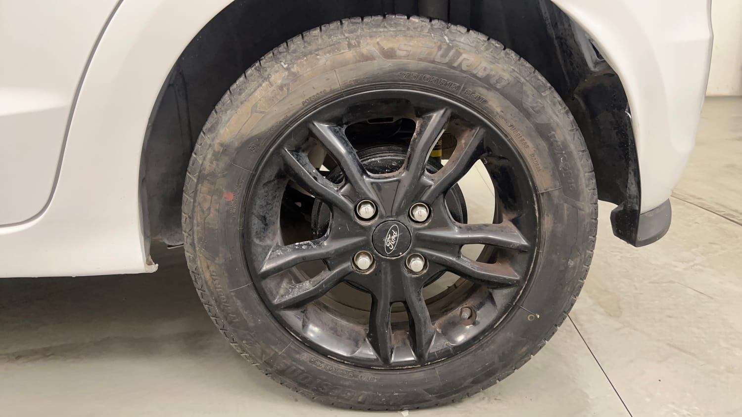 Used 2017 Ford Figo Titanium 1.2 Ti-VCT Petrol Manual tyres LEFT REAR TYRE RIM VIEW