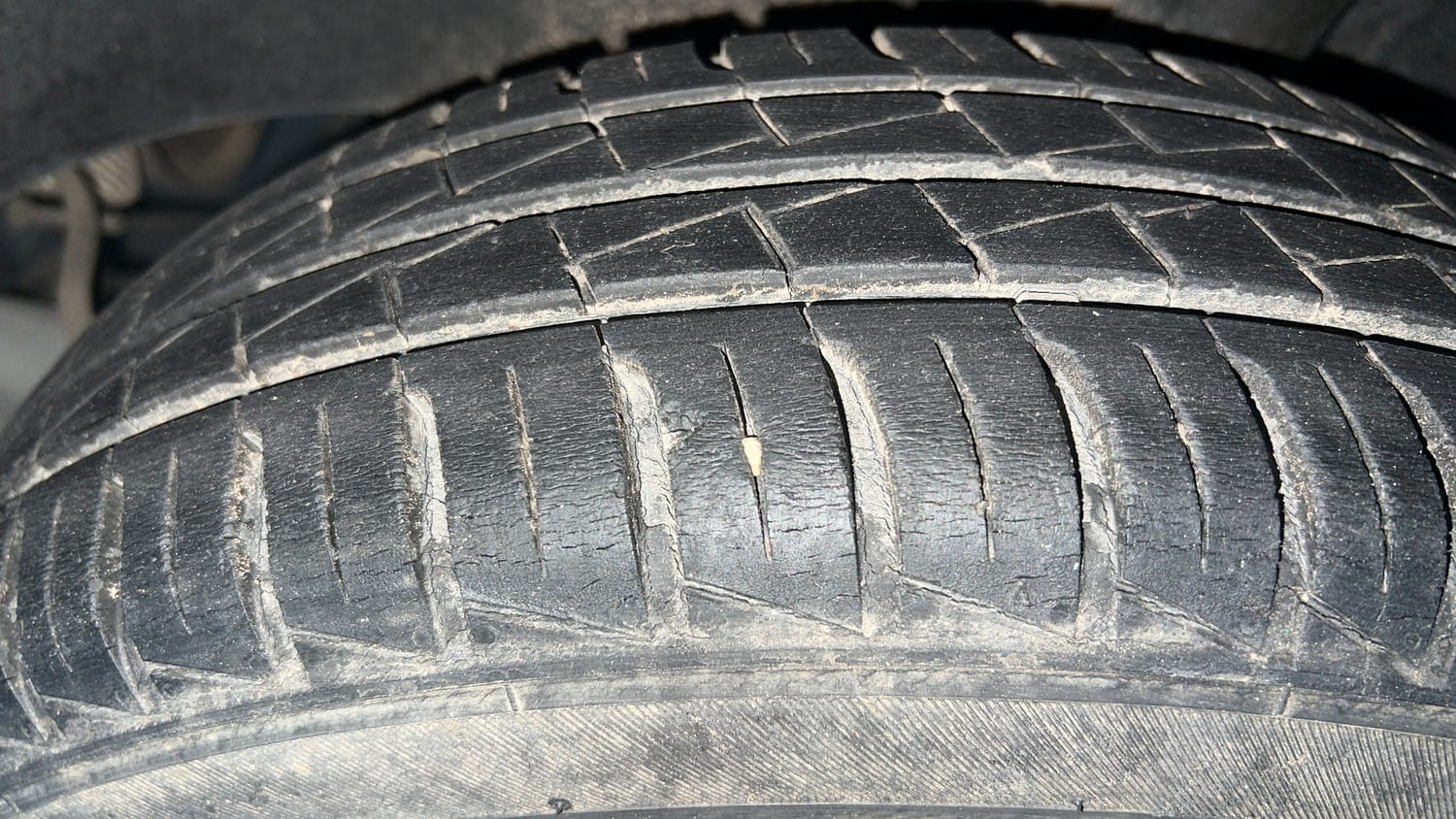 Used 2020 Renault Kwid RXT 1.0 Opt Petrol Manual tyres LEFT REAR TYRE TREAD VIEW