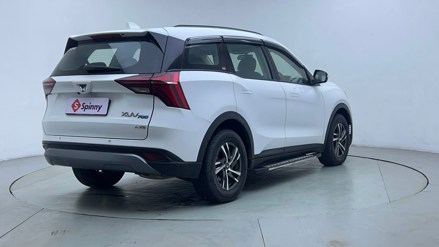 Used 2022 Mahindra XUV700 AX 5 Petrol MT 7 STR Petrol Manual exterior RIGHT REAR CORNER VIEW