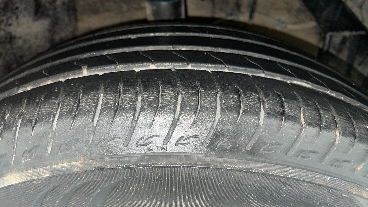 Used 2022 Maruti Suzuki Brezza Zxi Plus Dual Tone Petrol Manual tyres RIGHT FRONT TYRE TREAD VIEW