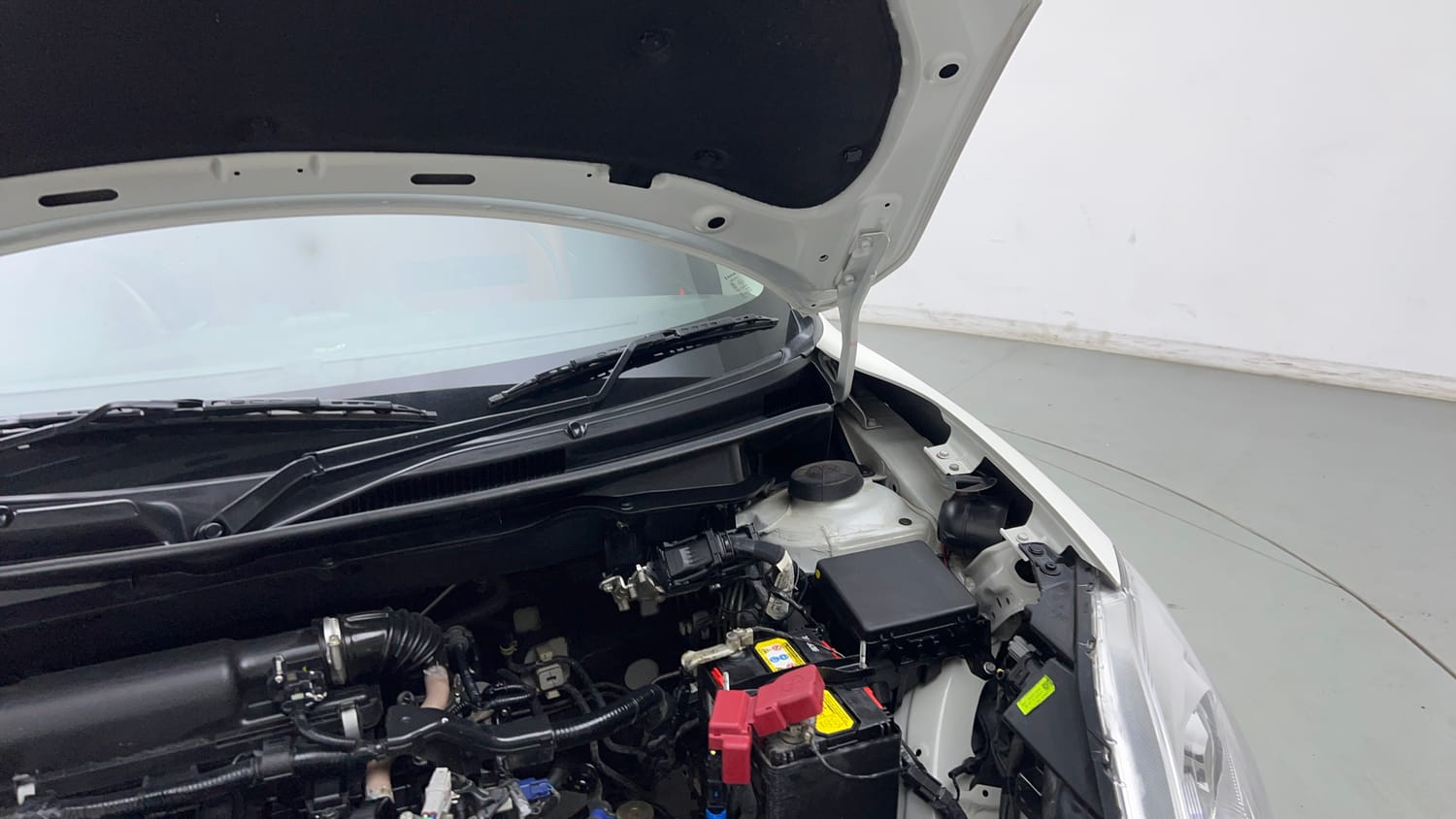 Used 2023 Maruti Suzuki Swift LXi Petrol Manual engine ENGINE LEFT SIDE HINGE & APRON VIEW