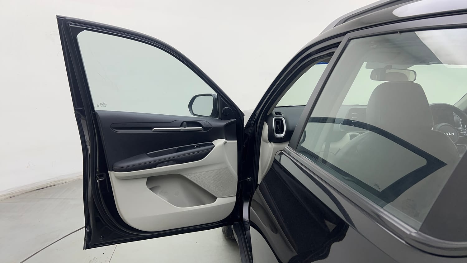 Used 2023 Kia Sonet HTX 1.0 DCT Petrol Automatic interior LEFT FRONT DOOR OPEN VIEW