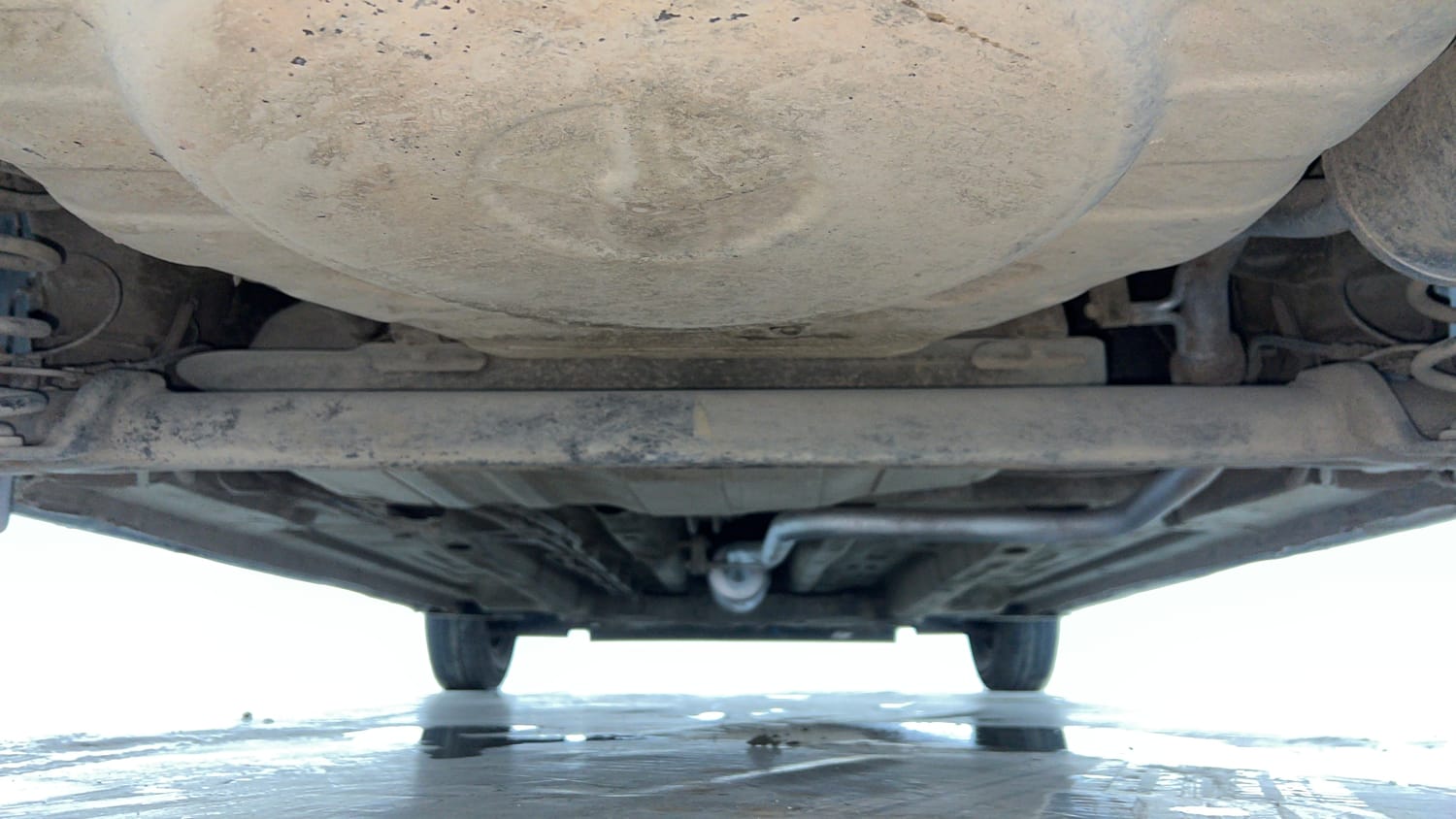 Used 2022 Tata Altroz XE Petrol Petrol Manual extra REAR UNDERBODY VIEW (TAKEN FROM REAR)