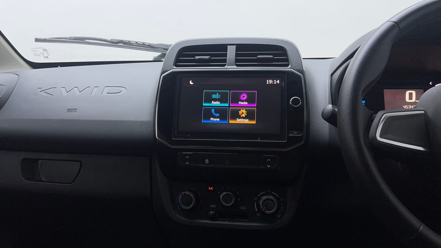 Used 2020 Renault Kwid RXT 1.0 Opt Petrol Manual top_features Integrated (in-dash) music system