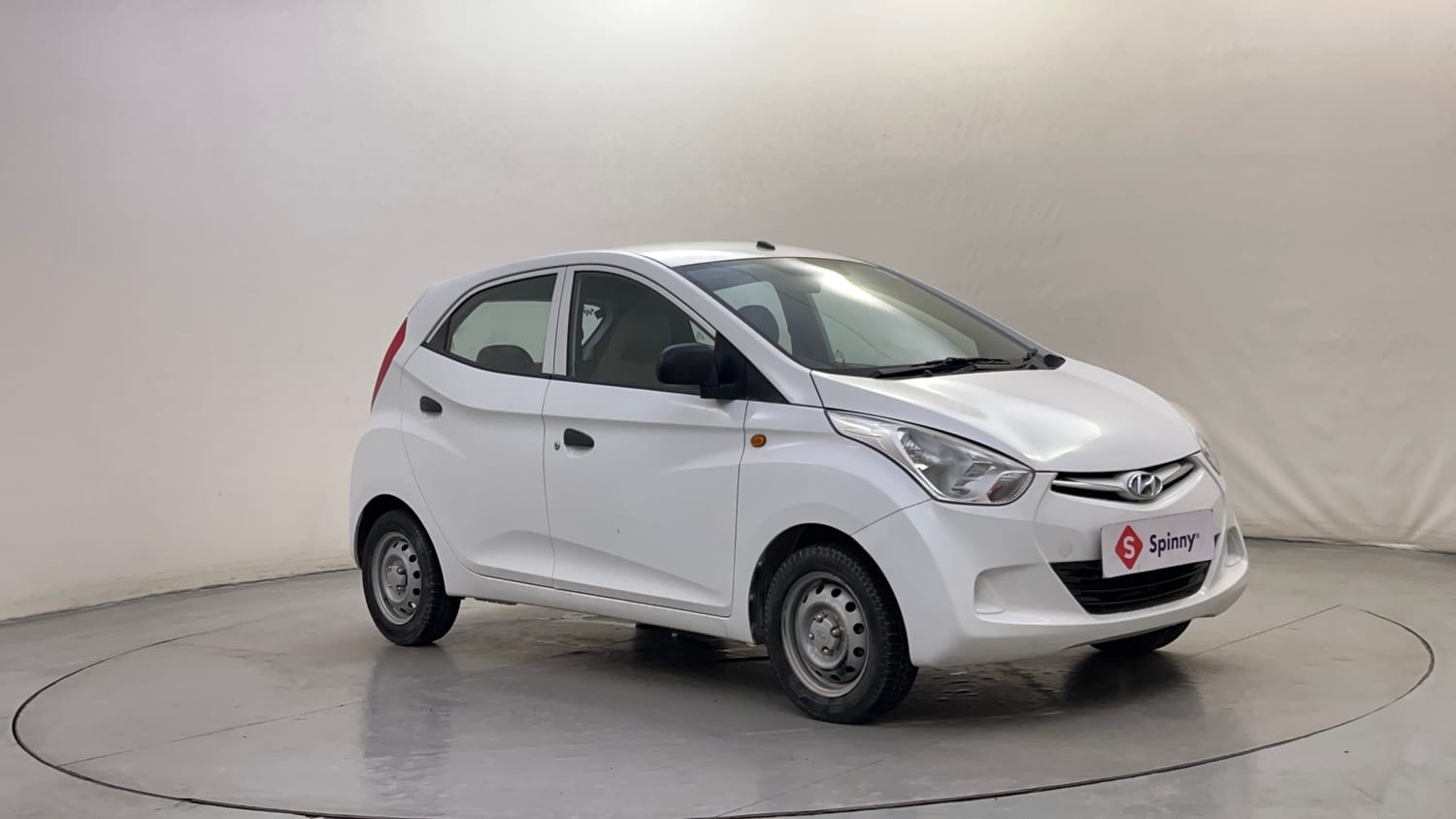 Used 2018 Hyundai Eon Era + Petrol Manual exterior RIGHT FRONT CORNER VIEW