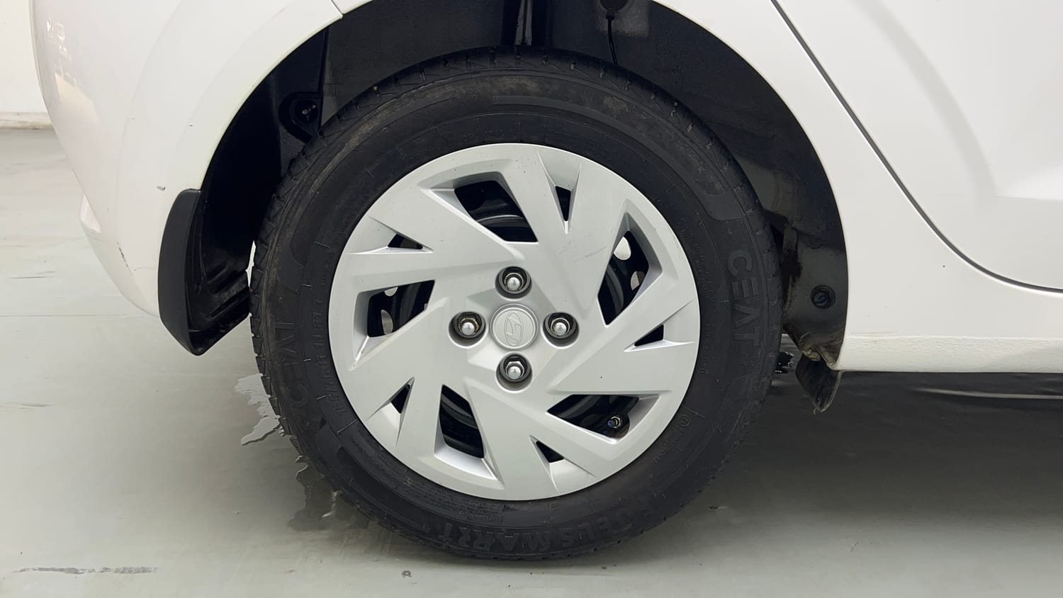 Used 2026 Hyundai Grand i10 Nios Magna 1.2 Kappa Petrol Manual tyres RIGHT REAR TYRE RIM VIEW