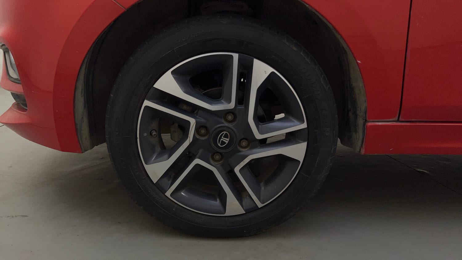 Used 2023 Tata Tiago XZA Plus Petrol Automatic tyres LEFT FRONT TYRE RIM VIEW