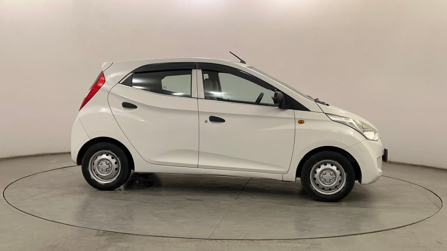 Used 2018 Hyundai Eon Era + Petrol Manual exterior RIGHT SIDE VIEW